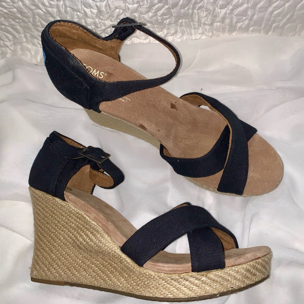 NWOT TOMS Black and Tan Wedge Sandals with Ankle Strap - Picture 2 of 5